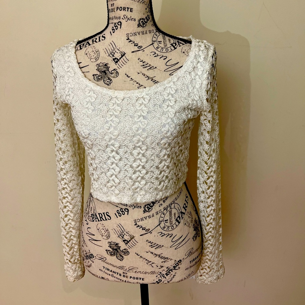 Forever21 long sleeve crop top, size med,beautiful stitching pattern